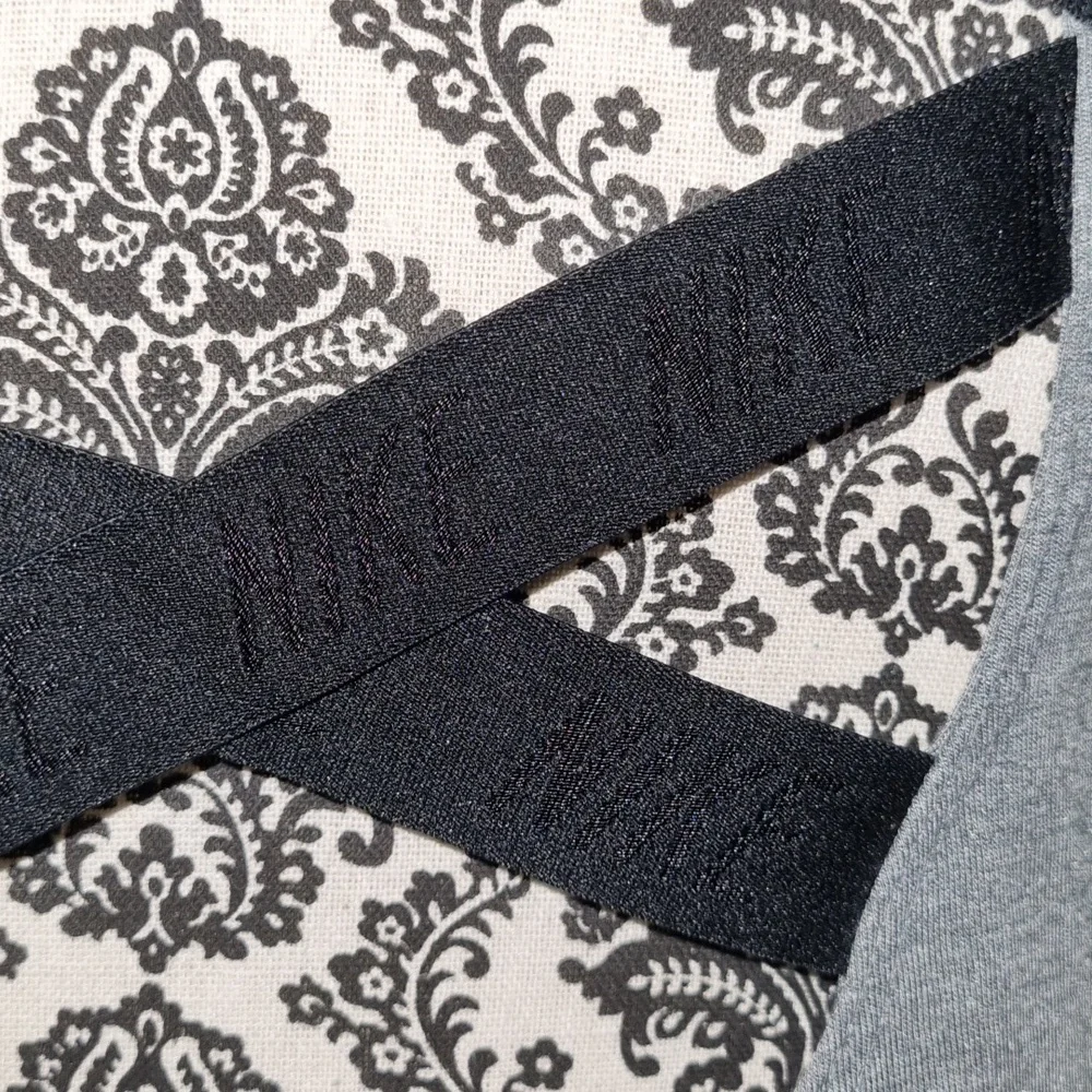 Nike dri-fit, grey singlet with black trims, stretchy material, size medium - Picture 4 of 6